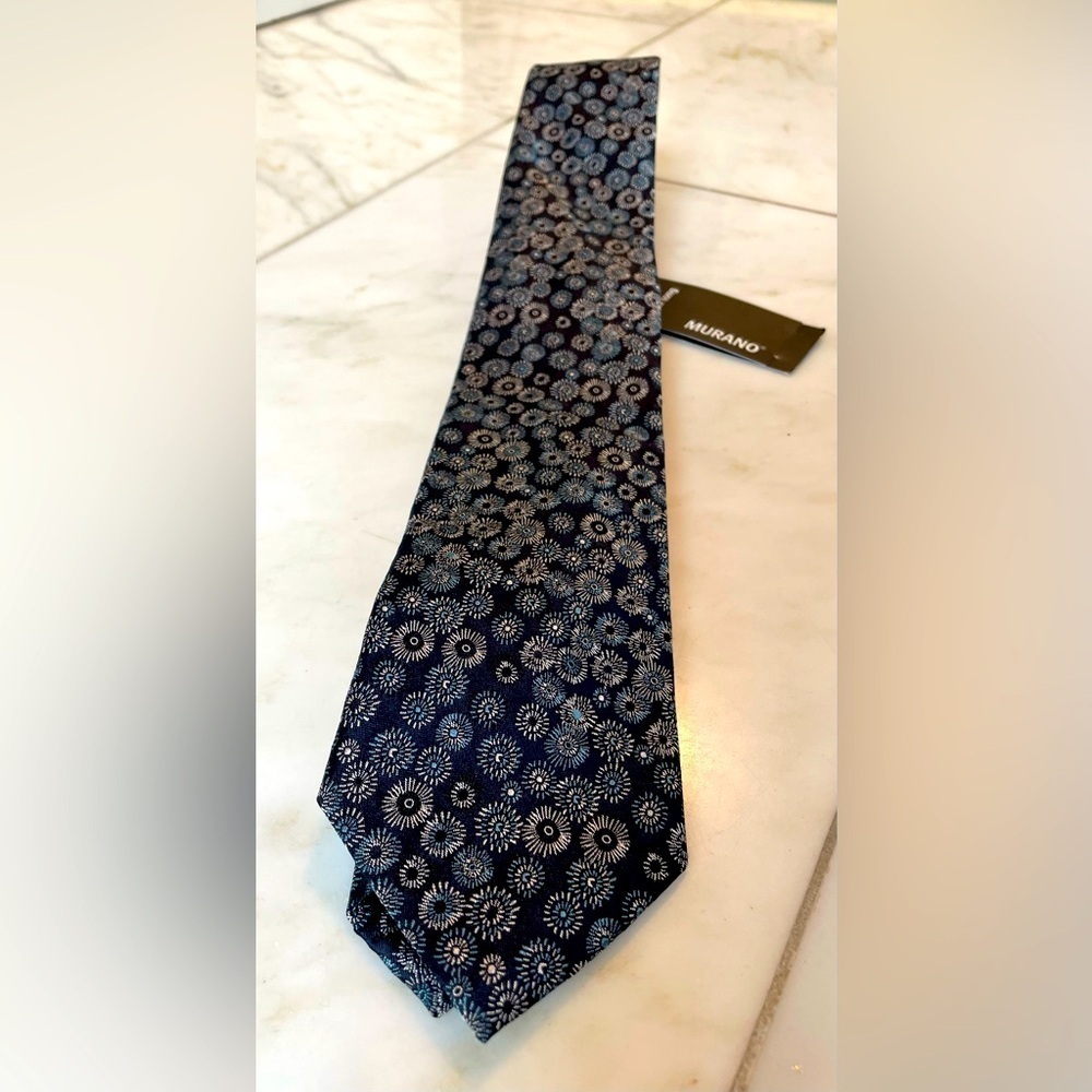 NWT, Murano, navy and gray sunburst pattern 100% silk mens neck tie